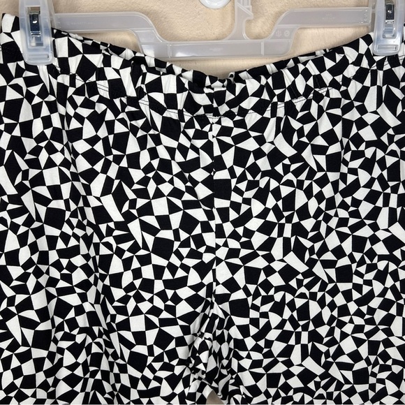 NEW JUNIORS BLACK WHITE GEOMETRIC CAPRI PANTS LEGGINGS STRETCH XXL 19 - Picture 6 of 10